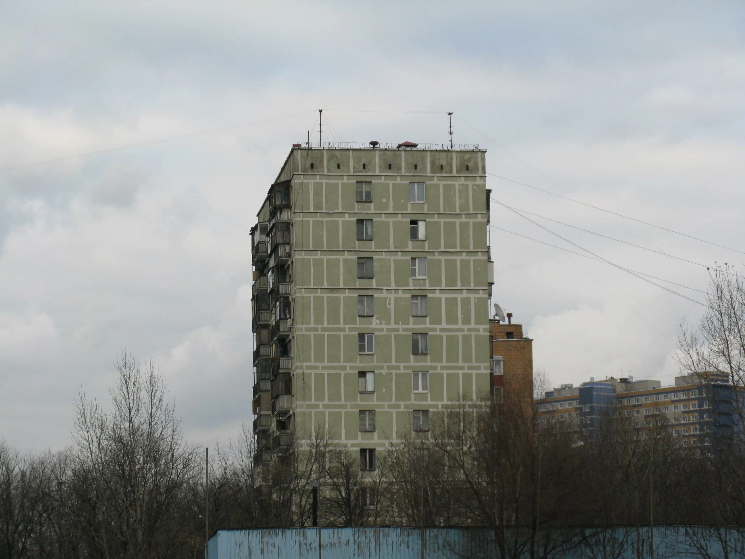 В двенадцатиэтажном доме находится. Москва, улица Коновалова, 5. Коновалова дом 5,. Ул Коновалова 10. Двенадцатиэтажный дом Москва.