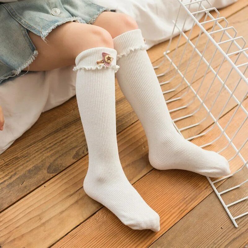 Детские гольфы с юбкой. Дети в гольфах. White Knee Socks. Гольфы детские ярки. White socks girl