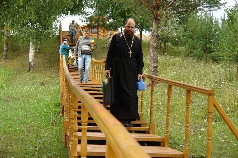 скала воробушки красноярские столбы. красноярские столбы заповедник экскурсия. группа столбов в токмаковском районе. токмаковский родник ермишь. скала такмак красноярск.