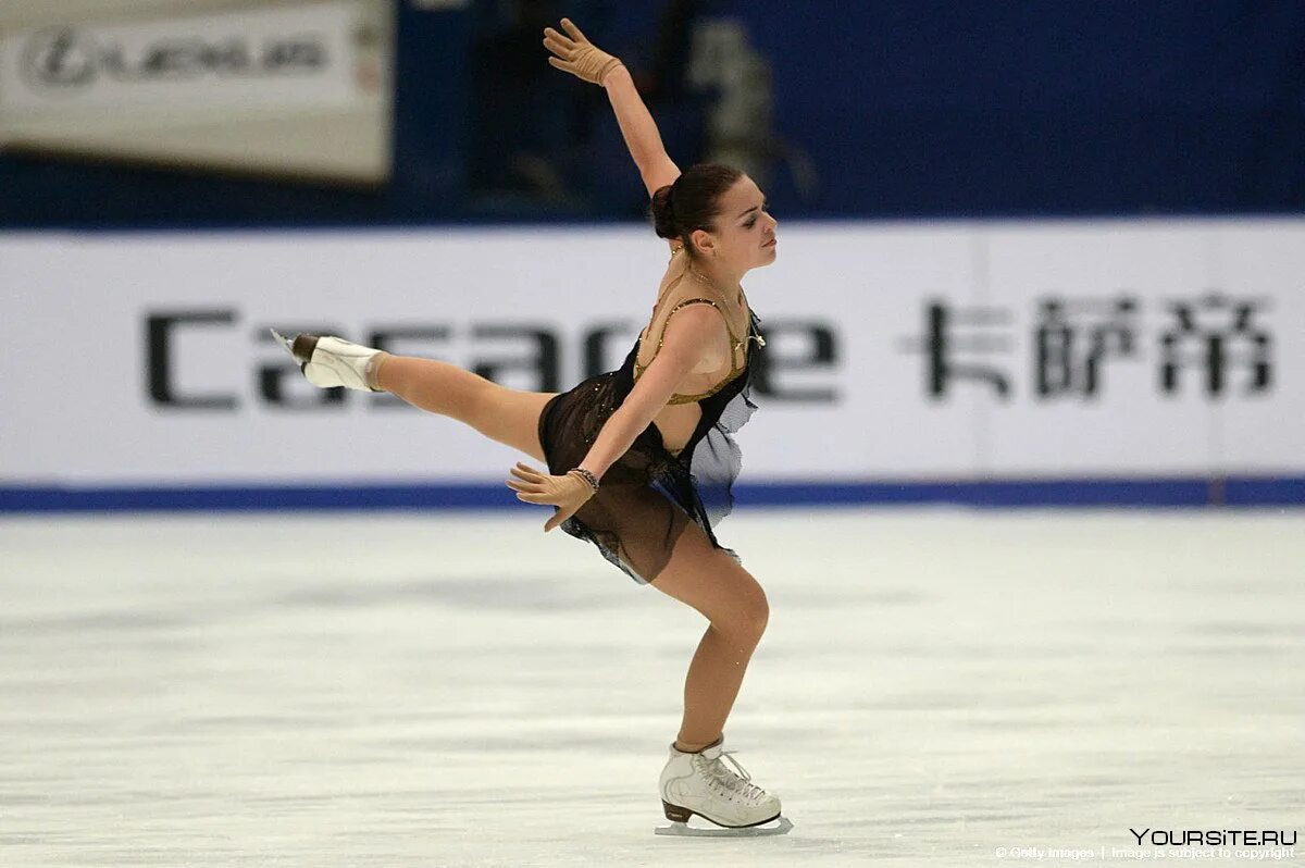 Что такое фигурное катание. Фигурное катание Альбина Шинкаренко. Figure Skating фигурное катание. Профессиональные фигуристки. Красотки в фигурном катании.
