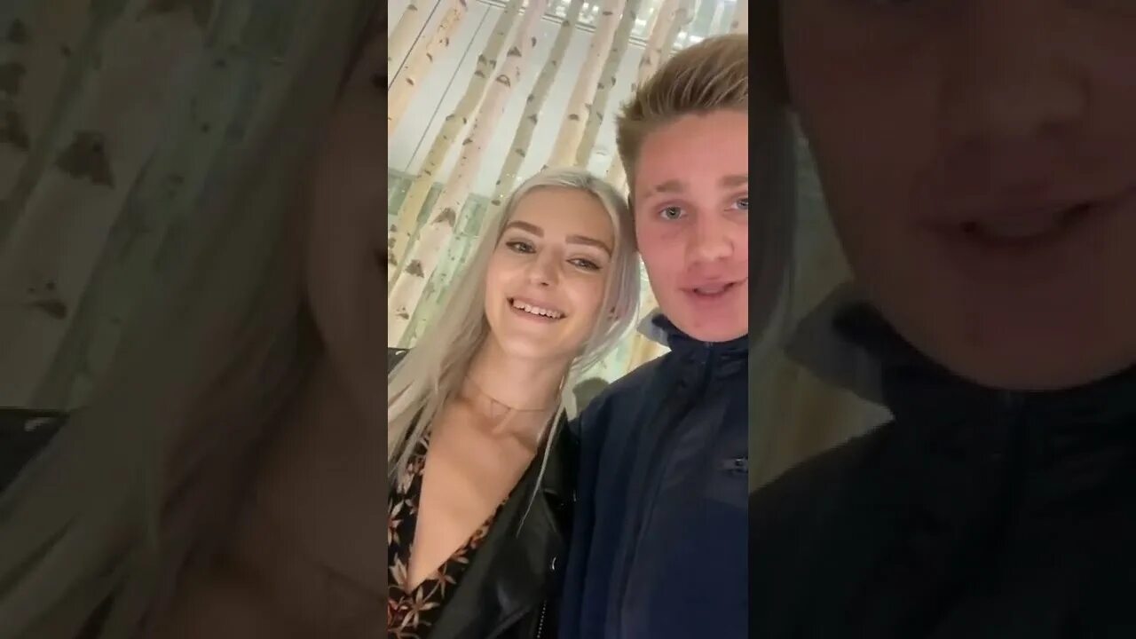 С евой элфи при парне