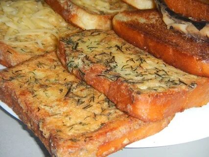 Гренки из черного хлеба с яйцом