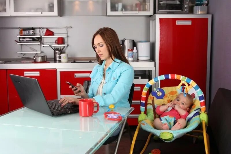 Мама в декрете. Заработок мамай в дикрете. Как заработать сидя в декрете. Женщина в декрете. Как заработать сидя в декрете.
