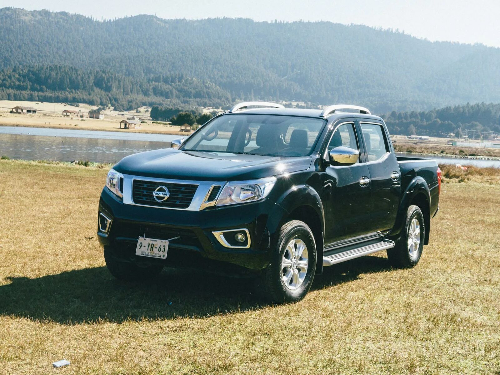 Ниссан 9.8. Nissan np300. Ниссан НП 300. Nissan Hilux. Тойота Навара.