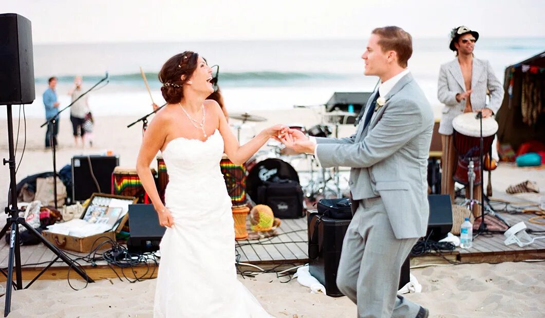 Свадебный танец. Саундтрек свадьба. Свадебные музыкальные колонки. Саундтрек свадьба. Свадебная вечеринка.