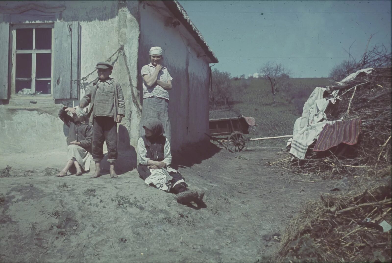 1942. Белгородская деревня на снимках Франца Грассера. Белгородская область в 1943 году. Немцы и дети в деревне 1941-1945. Фашистская деревня