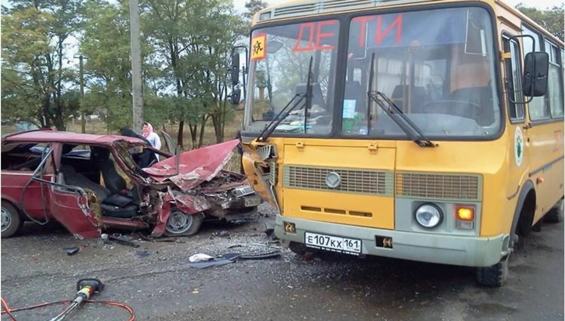 Авария со школьным автобусом. Школьный автобус ПАЗ ДТП. Разбитый школьный автобус. Пазик аварии