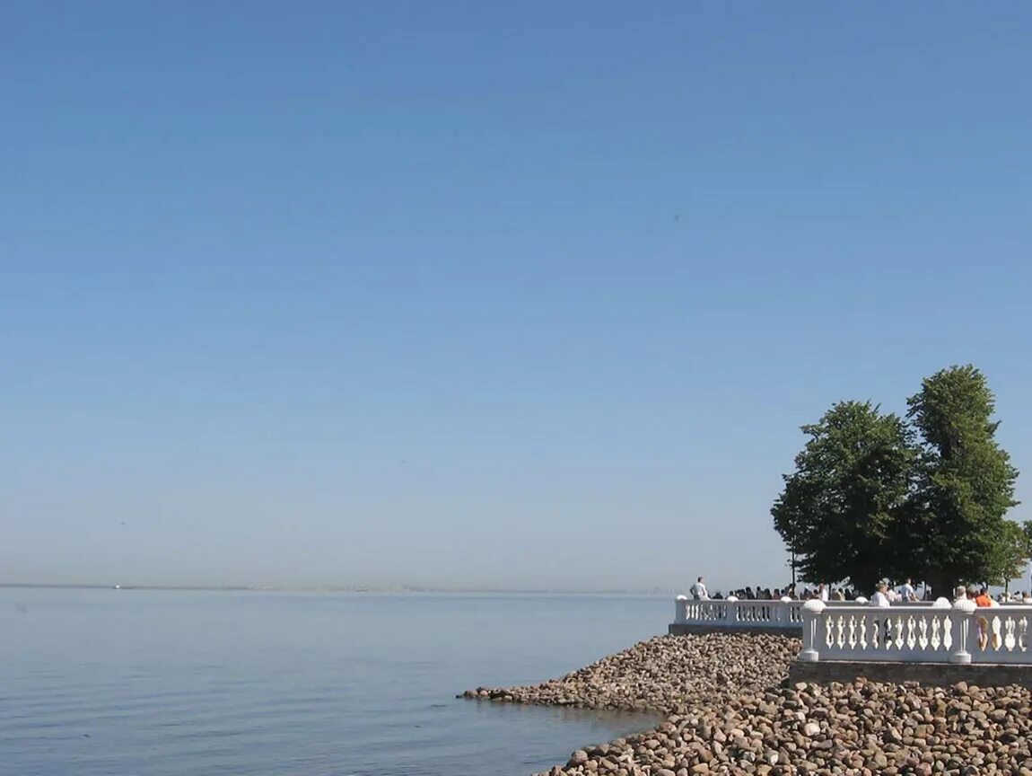 Из спб на море 2025. Петергоф набережная финского залива. петергоф балтийское море. петергоф вид на финский залив. финский залив балтийского моря петергоф.