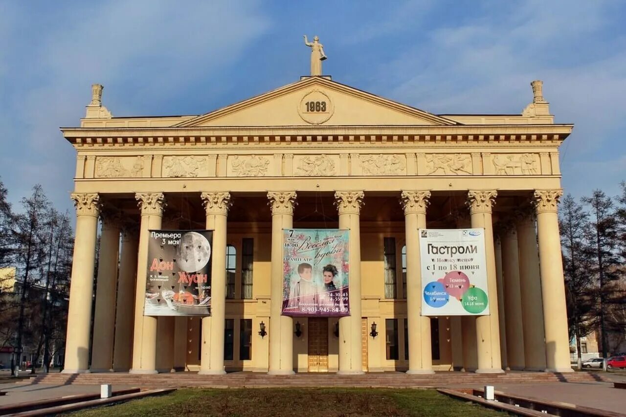 Театр металлургов новокузнецк. Картинки театр драматический новокузнецк. Драматический театр новокузнецк. Сайт драматический новокузнецк. Драмтеатр новокузнецк зал.