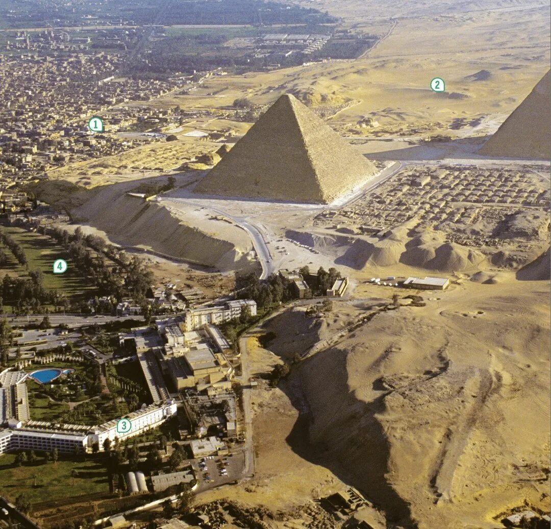 В какой стране находятся пирамиды. Плато Гиза Египет. Каир Гиза пирамиды. Каир плато Гиза. Эль-Гиза города Египта.