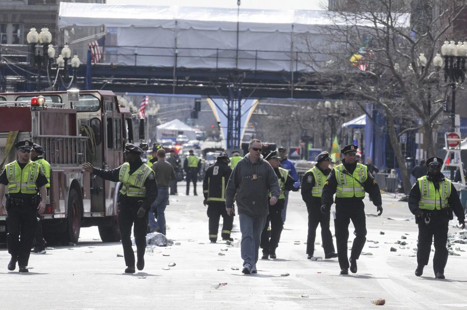 Теракт Бостонский марафон 2013. Бостонский марафон 2013 взрыв. 15 апреля 2013 года