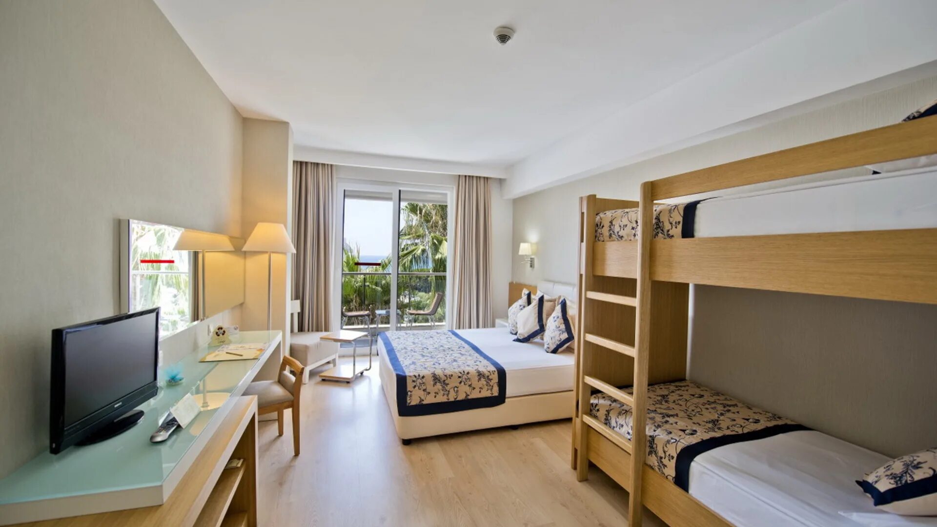 Номер в гостинице. Family room номер в отеле. Charmillion club aqua park 5. The fifth avenue hotel new york номера. Family dbl.
