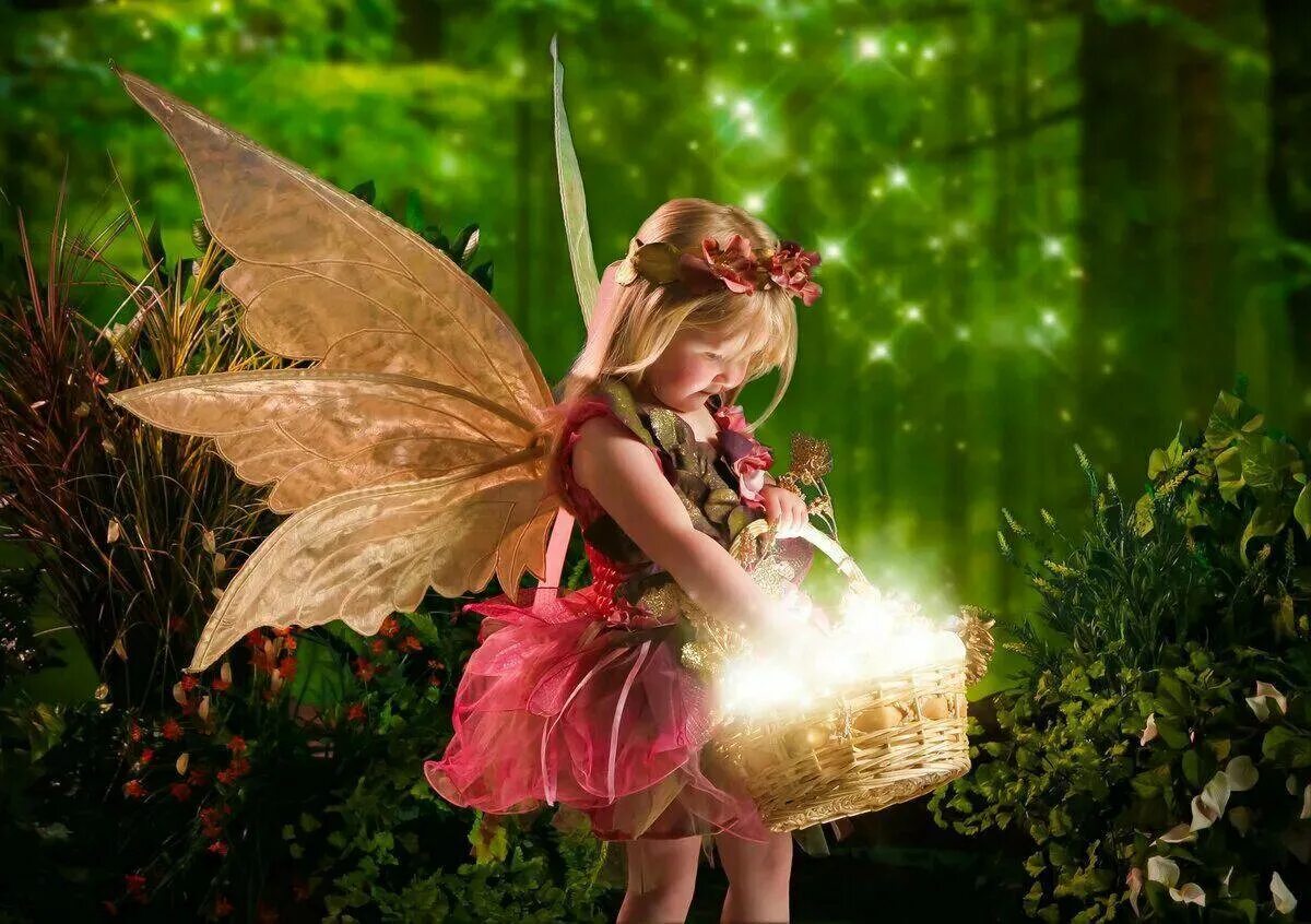 Феи красивые. Девушка фея. Красивые девушки феи. Крылья феи. Девочка добрая фея.