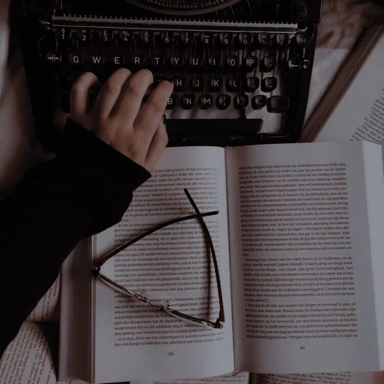 Ии для написания книг. Книжная эстетика. филология эстетика. книги эстетика. написание книги.