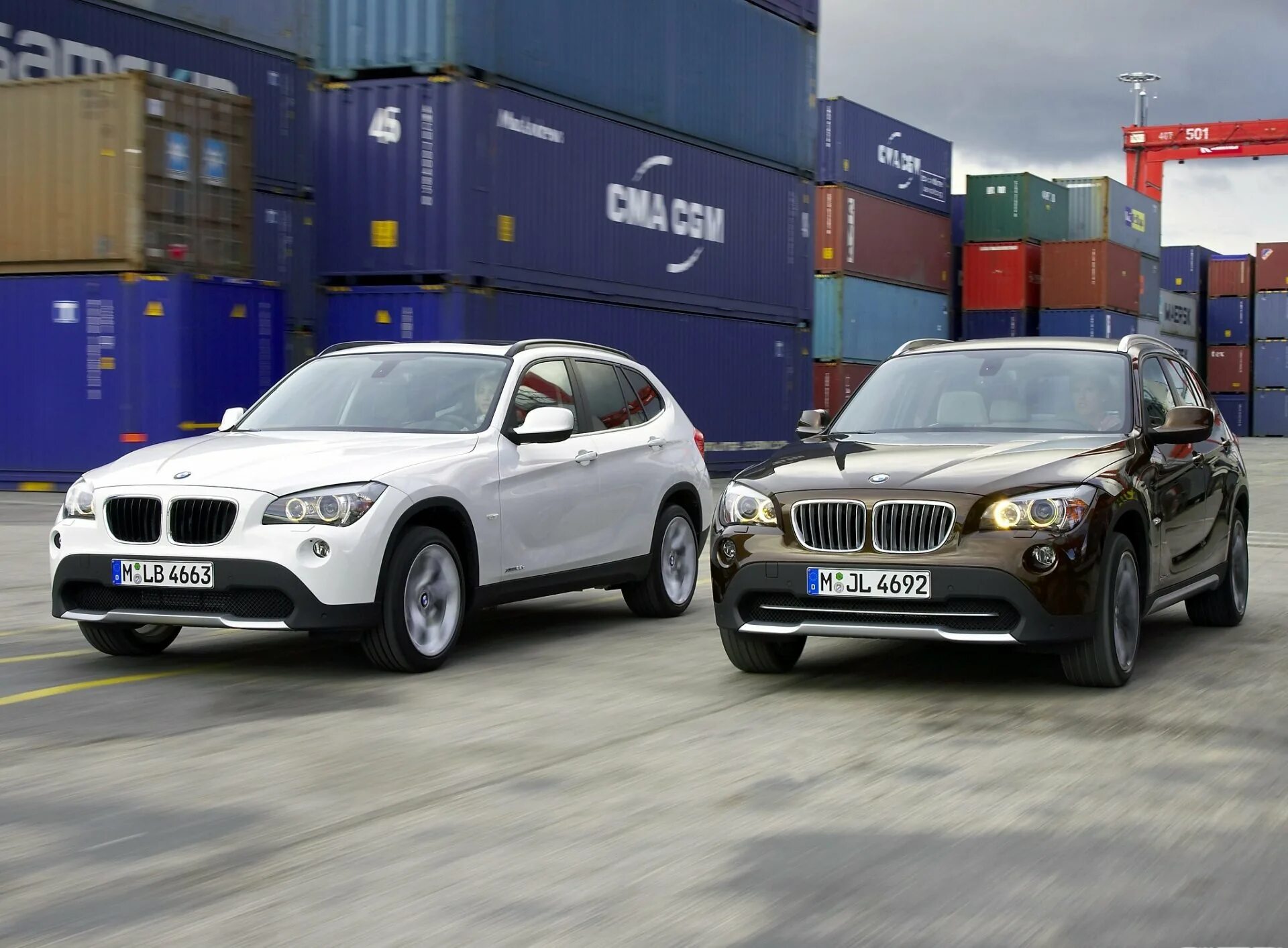 Две машины в минске. БМВ 1 И х1. Машина BMW x1. BMW x2 2014. БМВ х2 и БМВ х1.