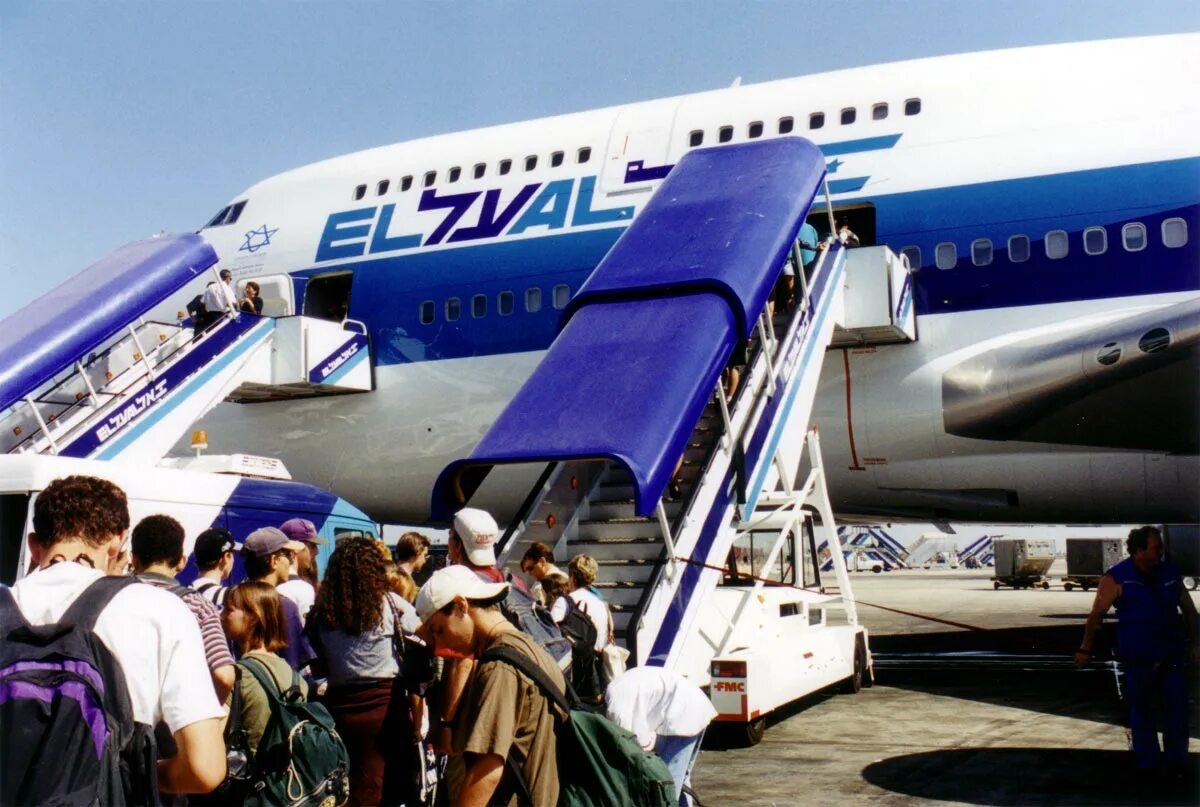 El al israel. Тель Авив с самолета. Самолёт авиакомпаний Эль Аль. Израильская авиакомпания.