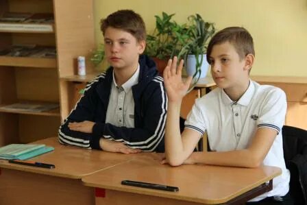 Школьники май