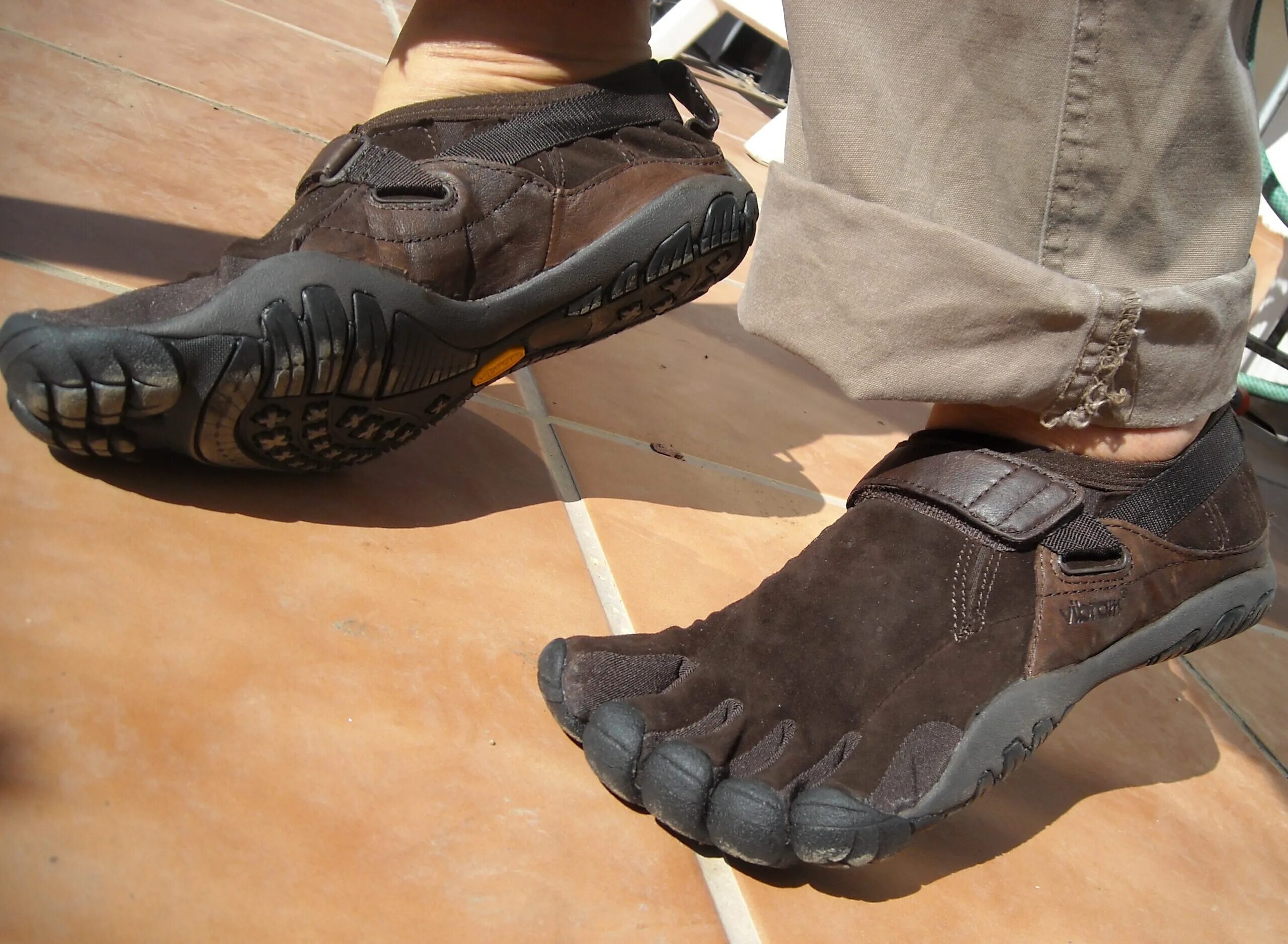 Самые ботинок. Vibram FIVEFINGERS KSO. Мотоботы Vibram. Пятипалая обувь Vibram. Vibram FIVEFINGERS кожаные.