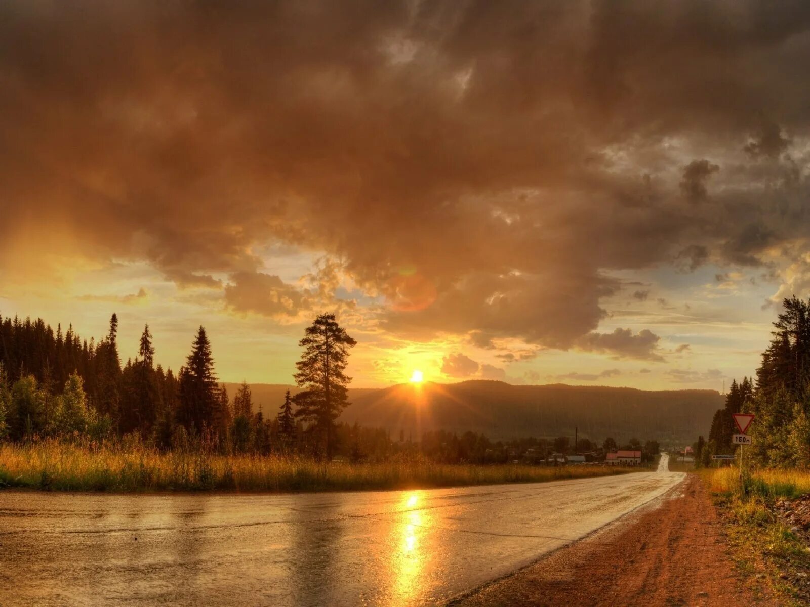Закат после дождя. Закат после дождя. Обои на закате с дождем. Капли на стекле. Дождь на закате.