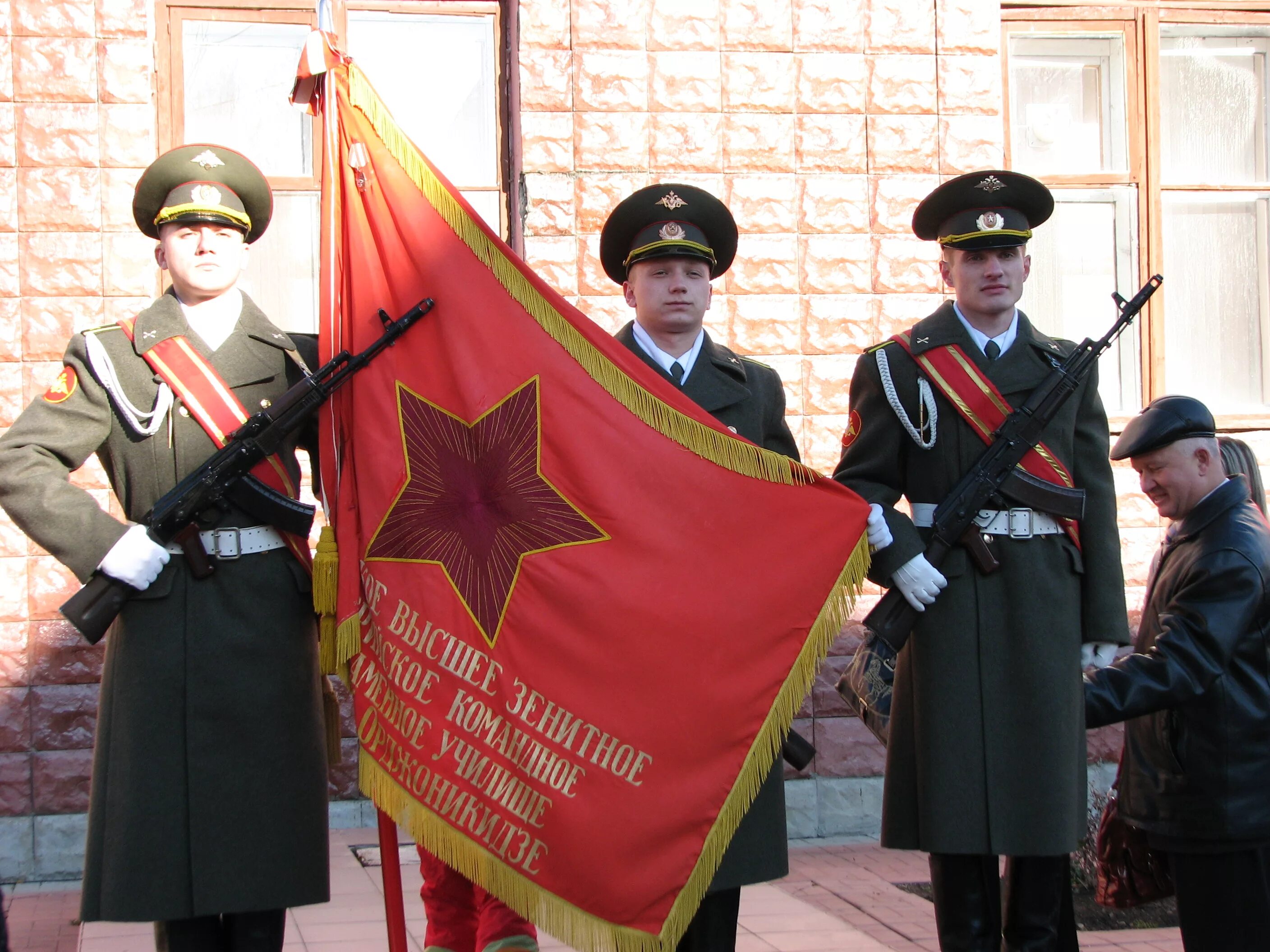 Рисунок боевого знамени. Боевое Знамя воинской части Вооруженных сил СССР. Знамя Вооруженных сил РФ боевое Знамя воинской части. Боевое Знамя Семеновского полка. Боевые знамена Российской армии.