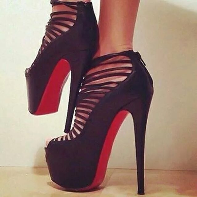 High heels is. Лабутен Стилетто. Туфли на шпильке. Туфли на высоком каблуке. Красивые каблуки.