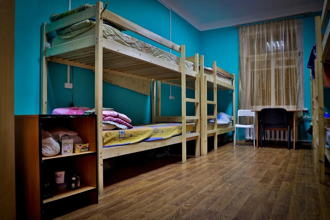 Чем отличается хостел. Макарена хостел питер. Фон для хостела. Чем отличается хостел. Хостел и отель разница.