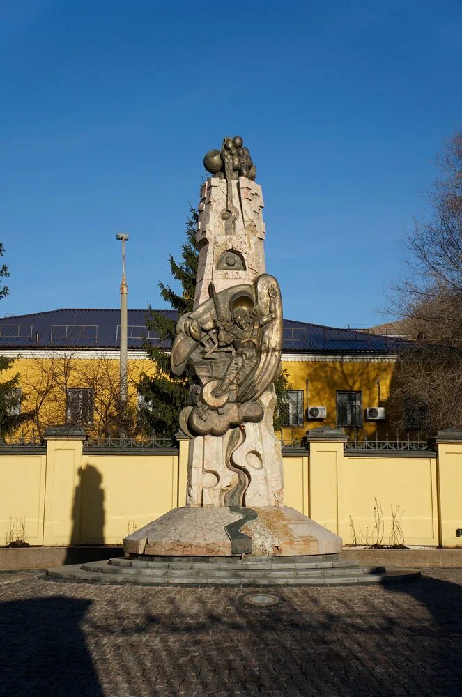 монумент африканского возрождения сенегал. монументом возрождения. статуя африканского возрождения. дакар, сенегал. памятник возрождение эрнст неизвестный.