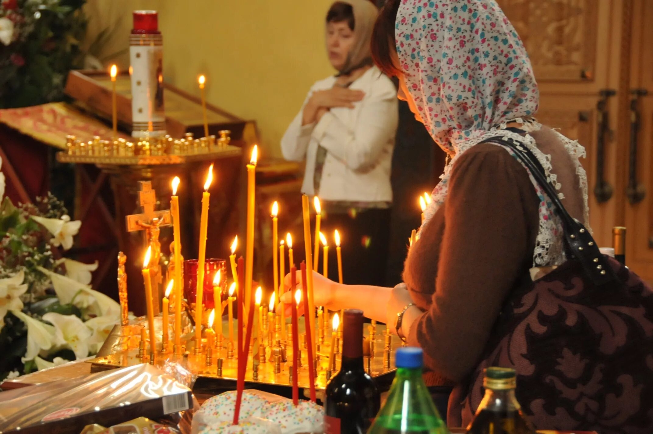 Пасха Радоница. Родительское праздник. Родительская суббота на Пасху. Поминальный стол в храме. Радоница в мае