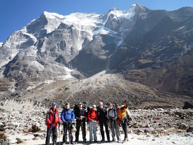 В какой стране находится эверест высота. Непал. Восхождение на мера пик. Гималаи мера пик. Непал восхождение. Город возле Эвереста.