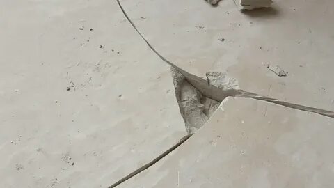 Трещины бетонном поле