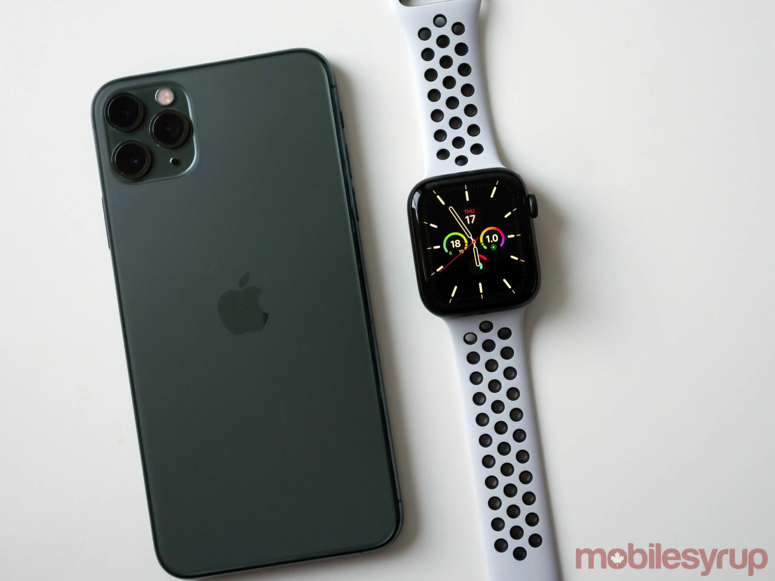 Эппл вотч для 11 айфона. АПЛ вотч se. Эппл вотч se 2. Apple watch se 2021. Apple watch iphone se