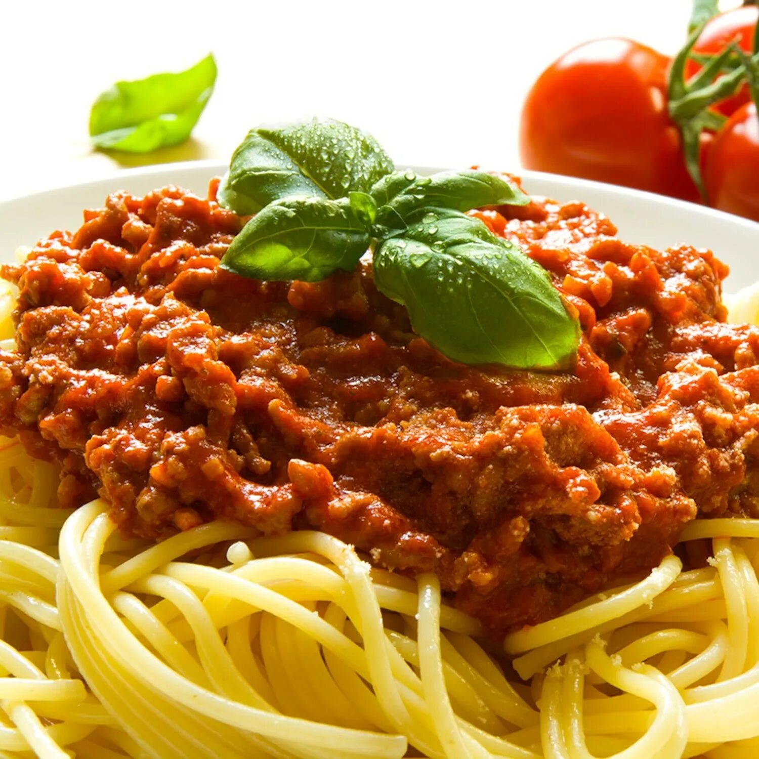 Спагетти с фаршем в соусе болоньезе. Spaghetti bolognese. Балоньезе или болоньезе с фаршем. Спагетти балоньезе или болоньезе. Паста болоньезе.