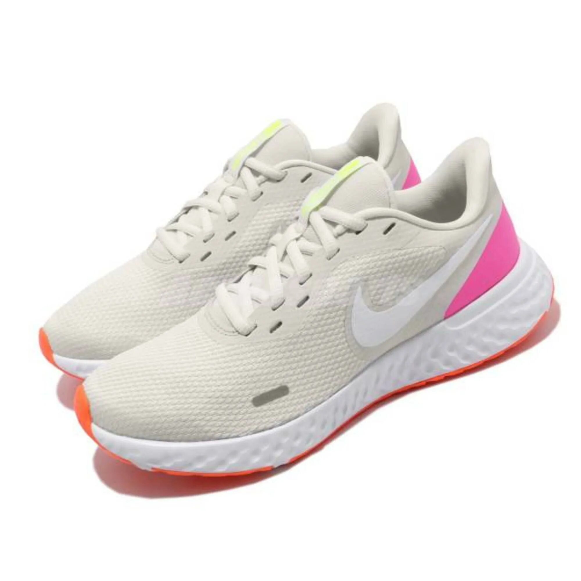 Рейтинг качества кроссовок. Wmns Nike Revolution 5. Кроссовки Wmns Nike Revolution 5. Найк революшен 5 женские. Nike Revolution 5 белые.