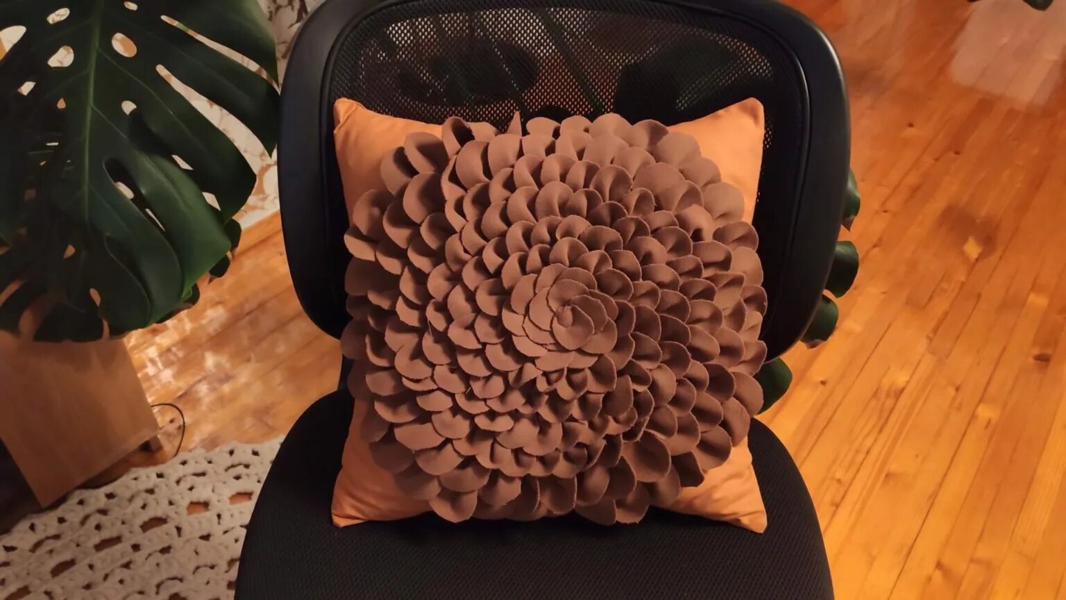 покрывало из мебельной ткани. что сделать из старого пальто. переделки из старых пальто. из старого драпа. переделка пальто.