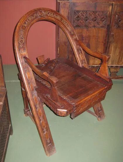 Кресло дугой. Russian chair. Стул в русском стиле. Древнерусская мебель. Резная мебель талашкино абрамцево.