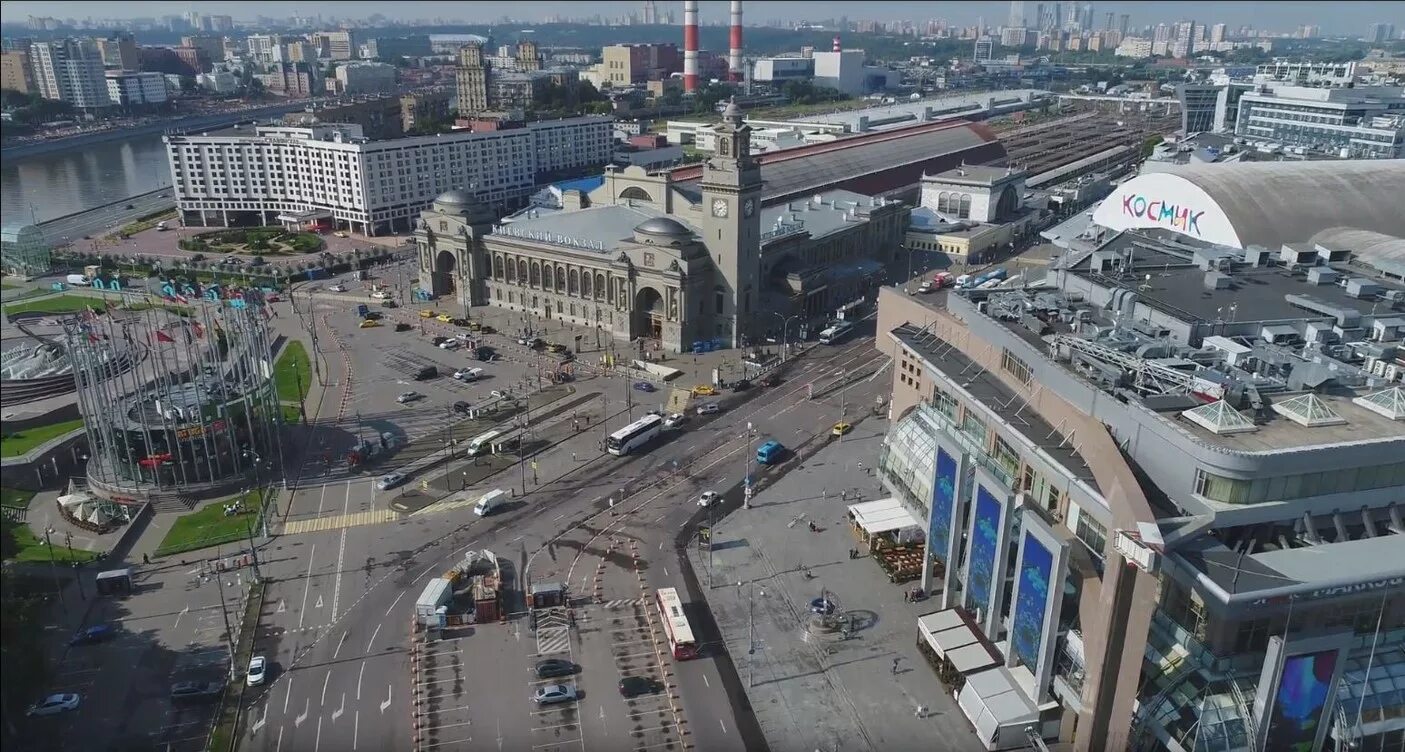 Метро возле вокзала москва. Площадь Киевского вокзала. Вокзалы Москвы Киевский вокзал. Киевская площадь Москва. Привокзальная площадь Киевский вокзал Москва.