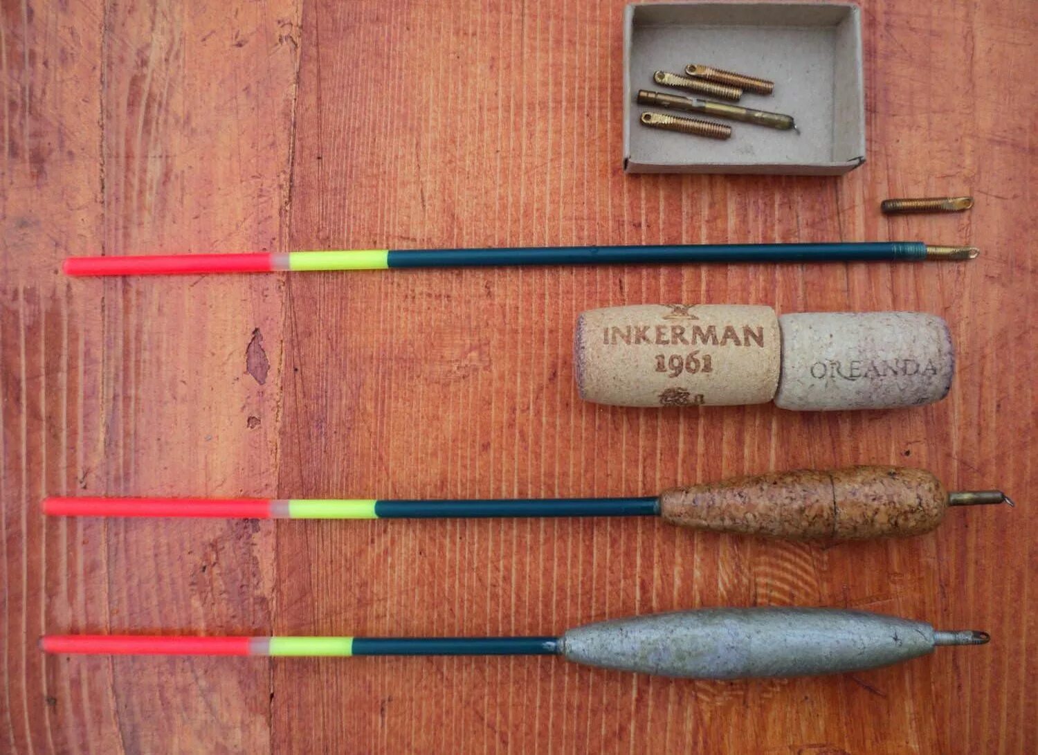 поплавки -кивки самоделки. удочка с поплавком. самодельный поплавок для рыбалки. рыбалка изготовление поплавков. самодельные поплавки из пенопласта.