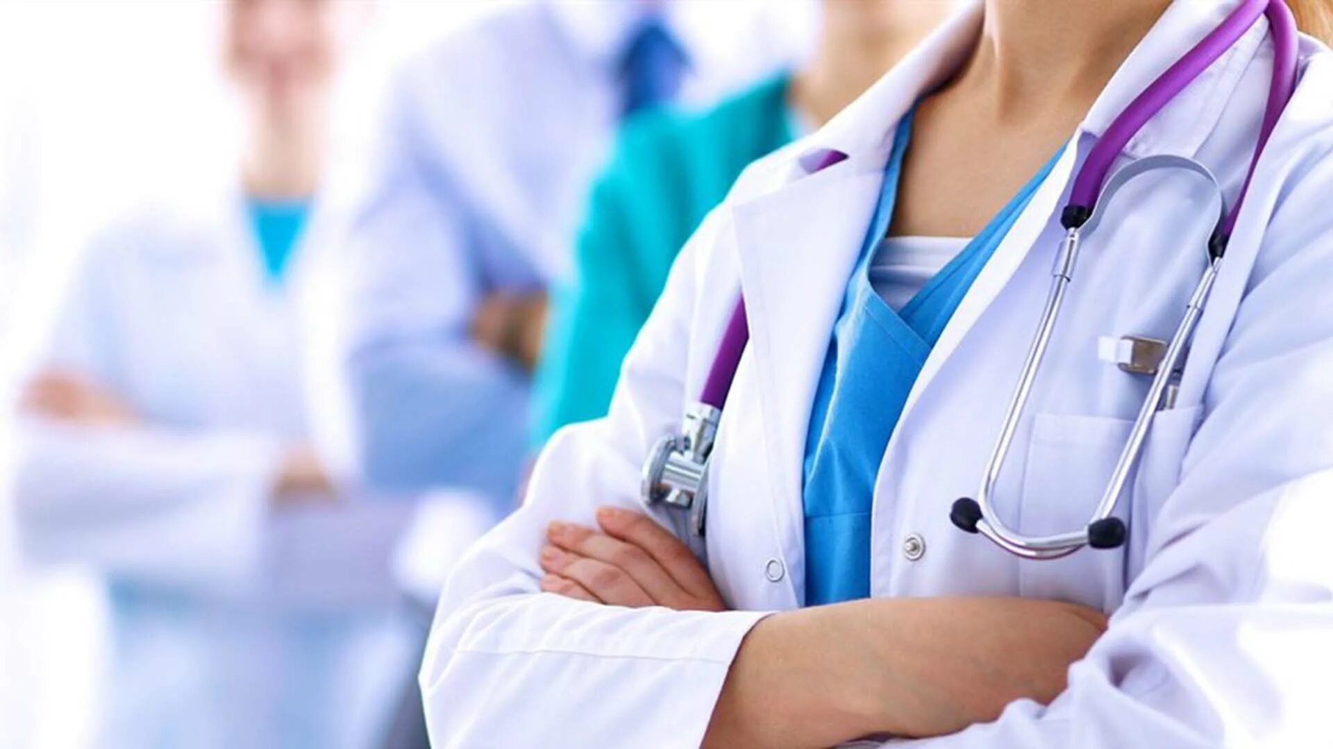 Медицинский работник. Медицина фотосток. Доктор женщина. Врач и пациент. Медработник.