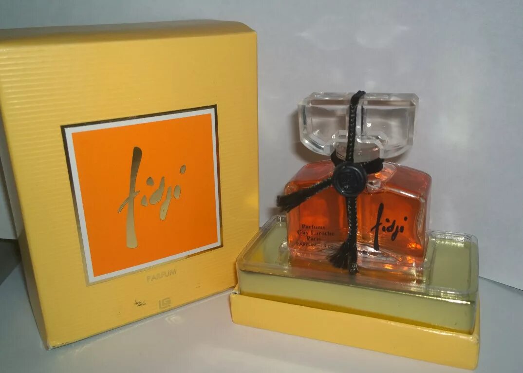 Фиджи оригинал купить. Fidji guy Laroche. Fidji Parfum guy Laroche. Guy Laroche Fidji духи 14. Fidji Parfum guy Laroche (1966).