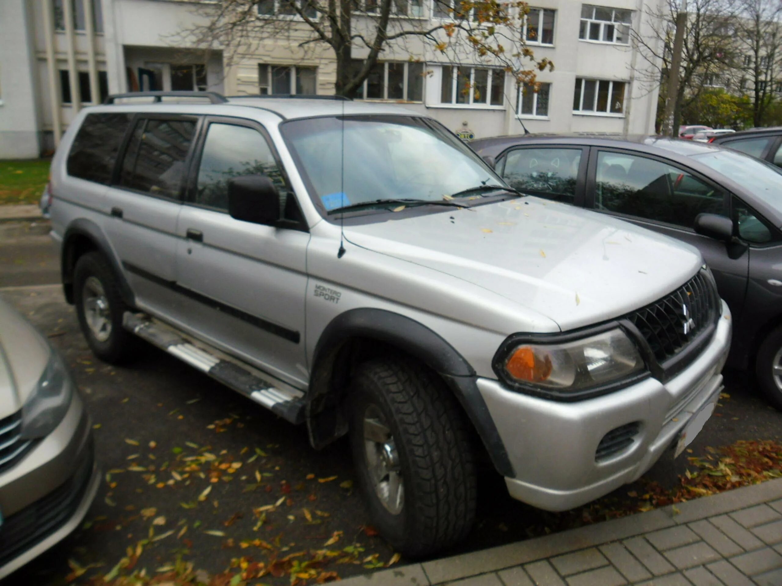 Купить митсубиси 2002. Montero Sport 2002. Митсубиши Монтеро спорт 2002. Mitsubishi Pajero Sport 2002. Митсубиси Монтеро спорт 2002г.