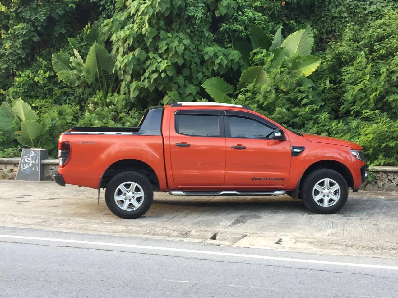 Митсубиси л200. Додж l200. Заниженный Mitsubishi l200. Mitsubishi l200 грузовой бортовой. Пикап l200 б у