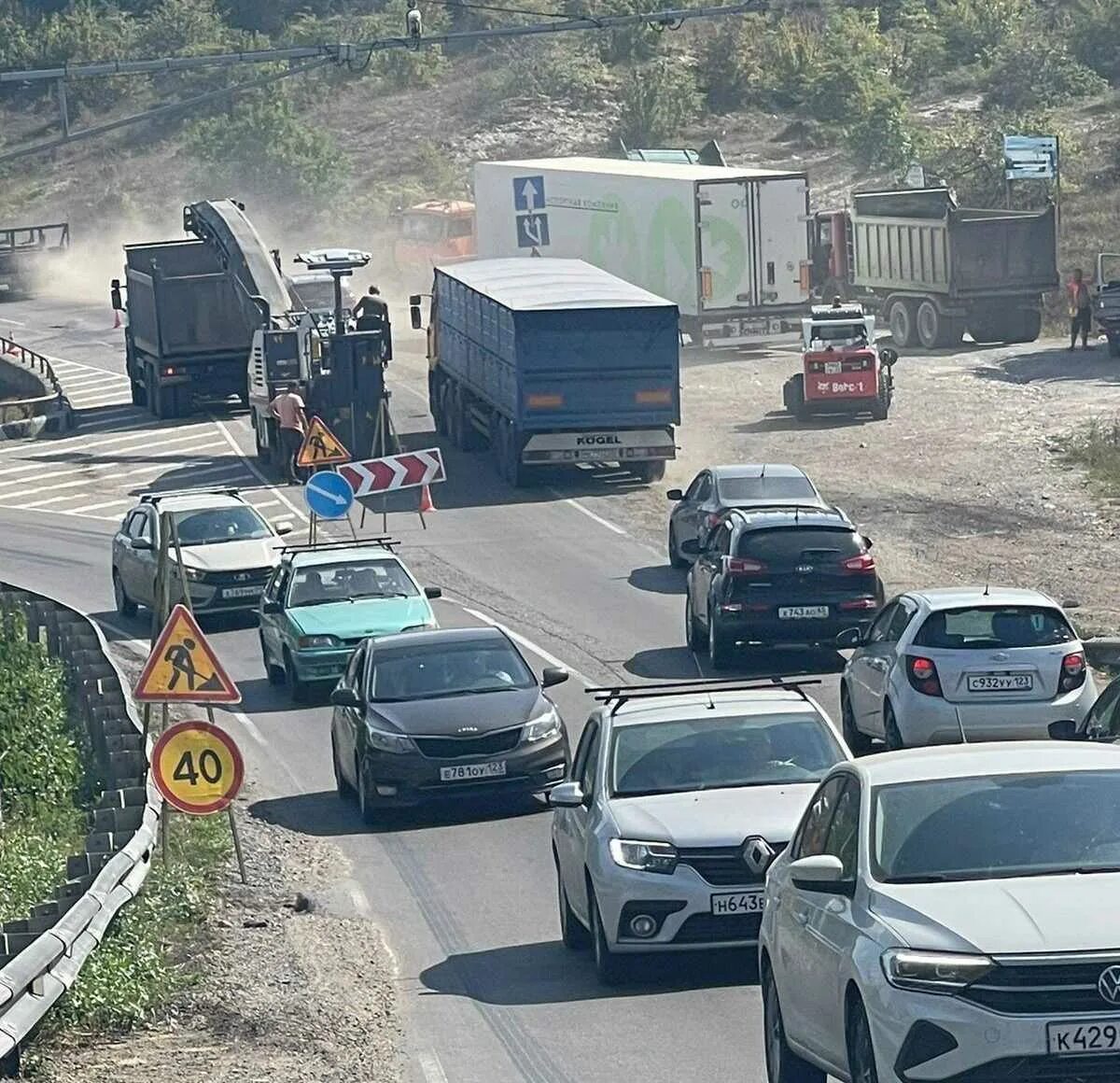 Те ситуации на дорогах в. Автомобильная пробка. Дорожная обстановка. Дорога. Аварии на дорогах г.Новороссийск.