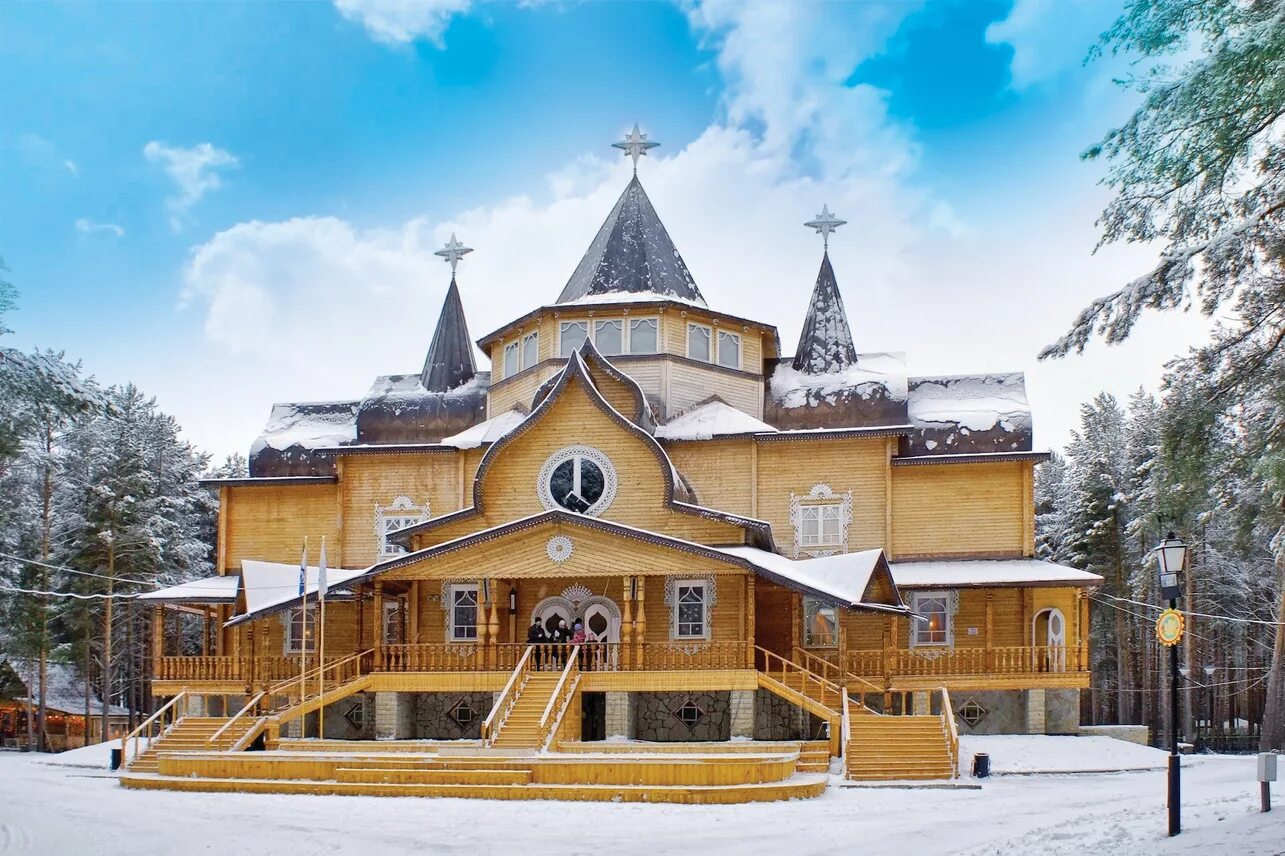 Великий устюг дед мороз воротаё. Великий устюг резиденция. Великий устюг резиденция деда мороза. Великий устюг резиденция деда как добраться. Великий устюг резиденция.