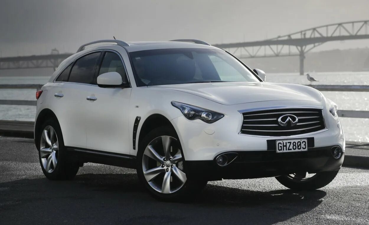 Инфинити машина страна. Infiniti fx30. Инфинити ФХ 30d. Инфинити fx750. Лексус ФХ 35.