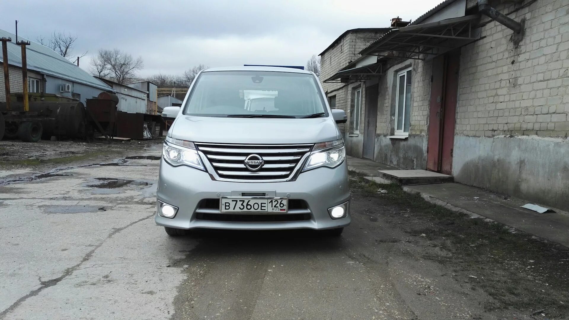 Ниссан серена с26 гибрид. Ниссан Серена с26. Серена Ниссан с26 Рестайлинг. Nissan Serena 2000 ПТФ.