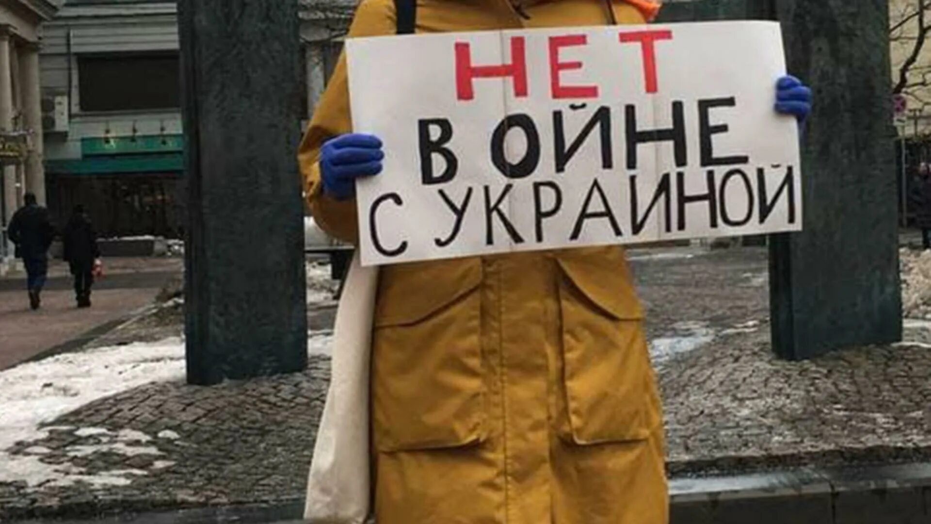 Остановитесь украина. Плакаты против войны с Украиной. Остановите войну с Украиной. Нет войне с Украиной. Картинки остановите войну России с Украиной.