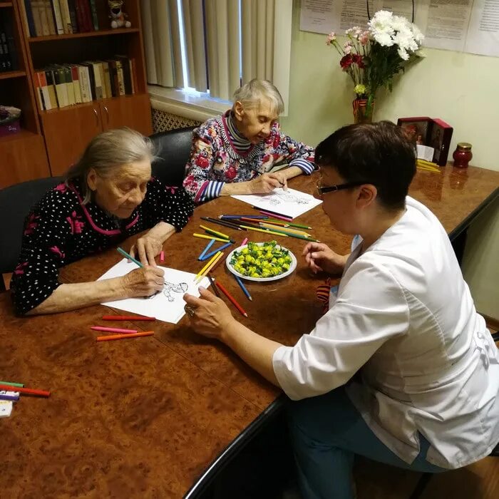 Дома престарелых в спб и ленинградской. Дом престарелых. Досуг пенсионеров. Пансионат для пожилых в СПБ. Социальная адаптация пожилых и инвалидов в пансионате.