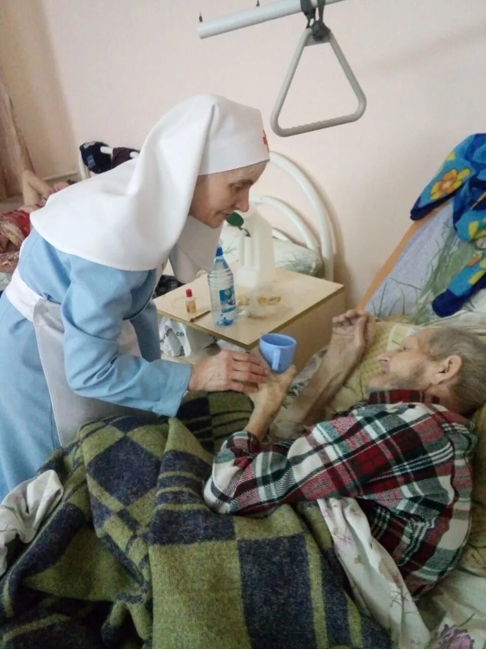 Медсестра в больнице. Сестра работает в больнице. Сестра работает в больнице. Хирургическая медсестра. Процедурная медицинская сестра.