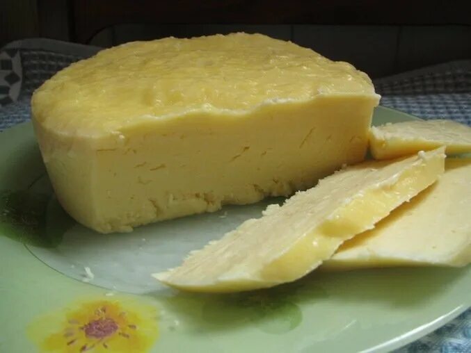 Домашний сыр. Домашний сливочный сыр. Домашний сыр из молока. Домашний твердый сыр.