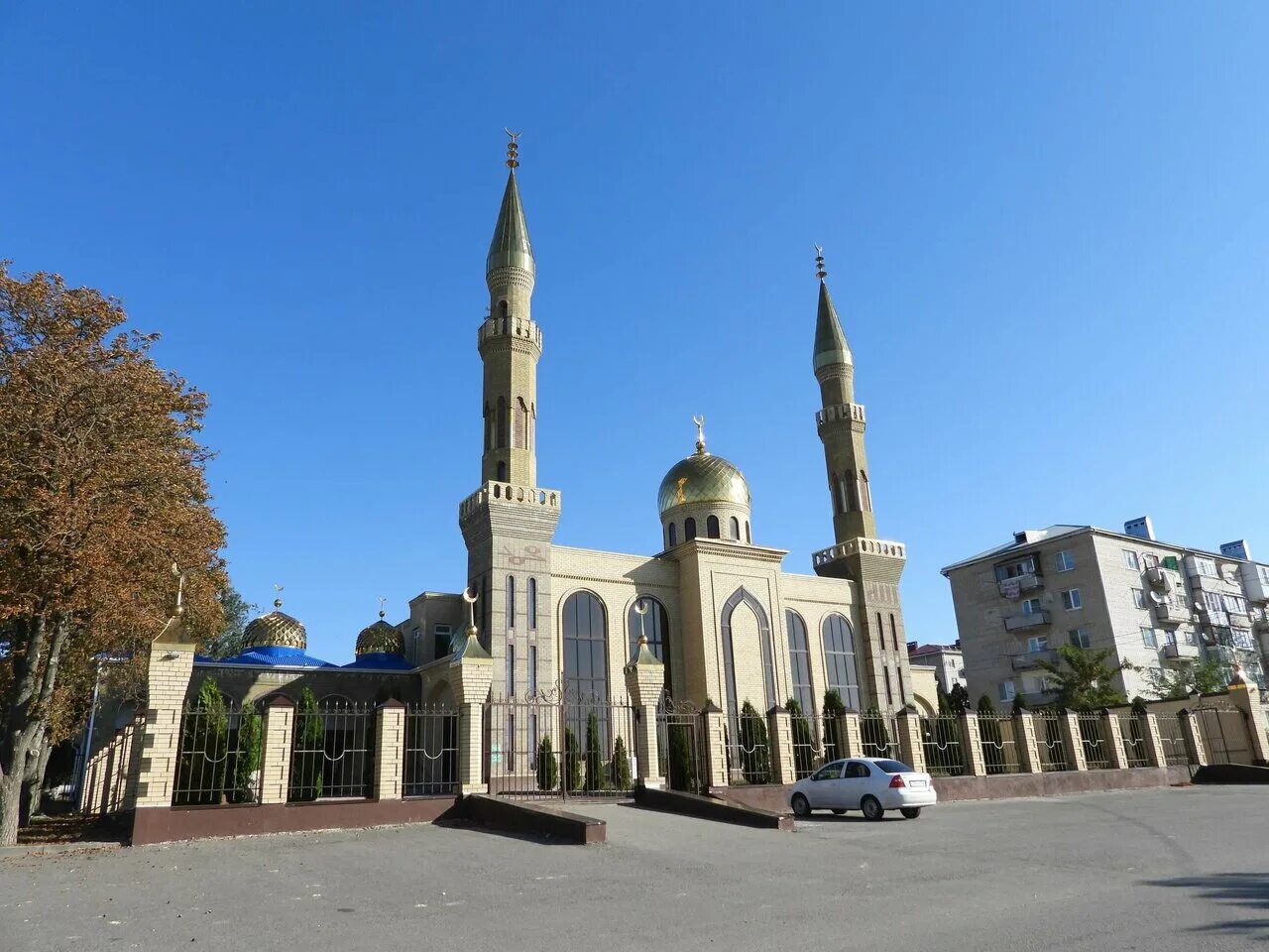 Новая мечеть в черкесске. Соборная мечеть карачаево-черкесии. Кавказский кчр мечеть. Мечеть хабез. Мечети кчр.